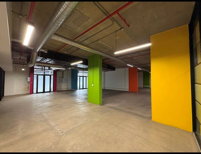 2,189M² OFFICE TO LET IN WOODSTOCK